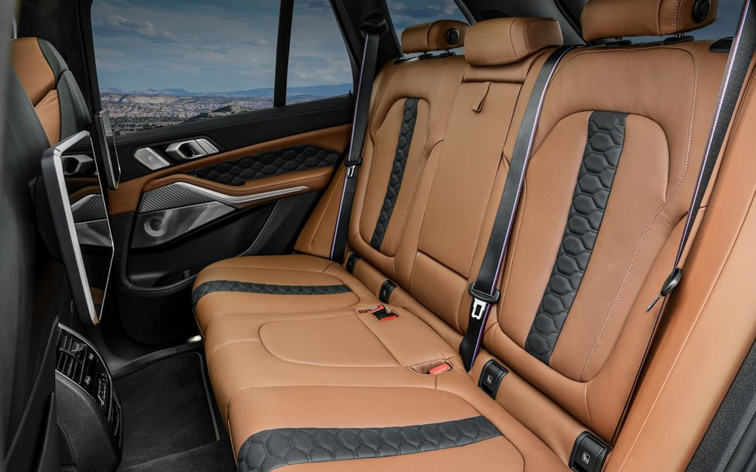 Comparison BMW X5 M50i 2020 vs BMW X5 M Competition 2020 SUV Drive